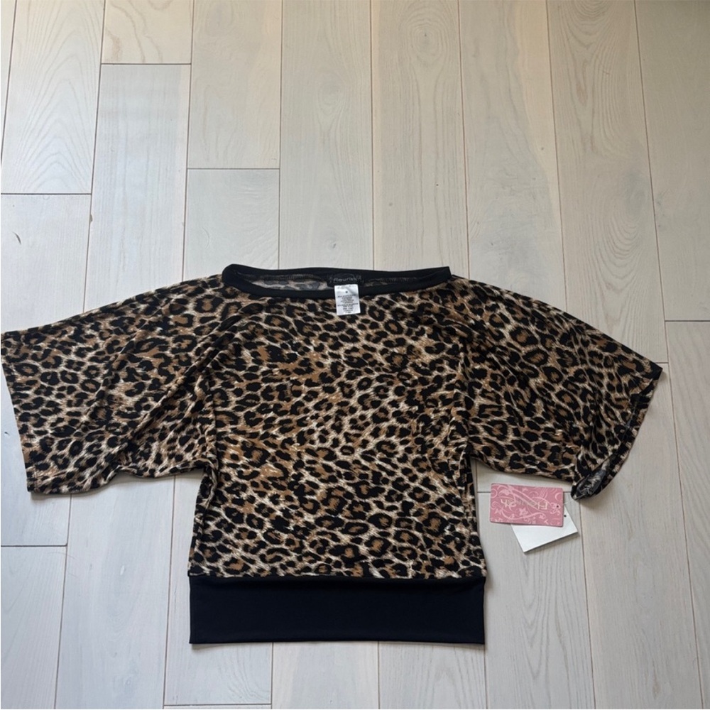 NWT Fleurish Leopard Print Batwing Sleeve Top Size M